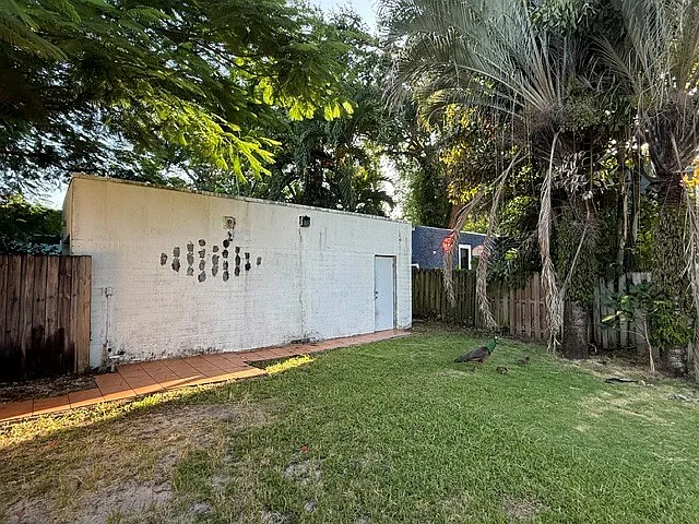 901 NW 10th Ct — Photo 11
