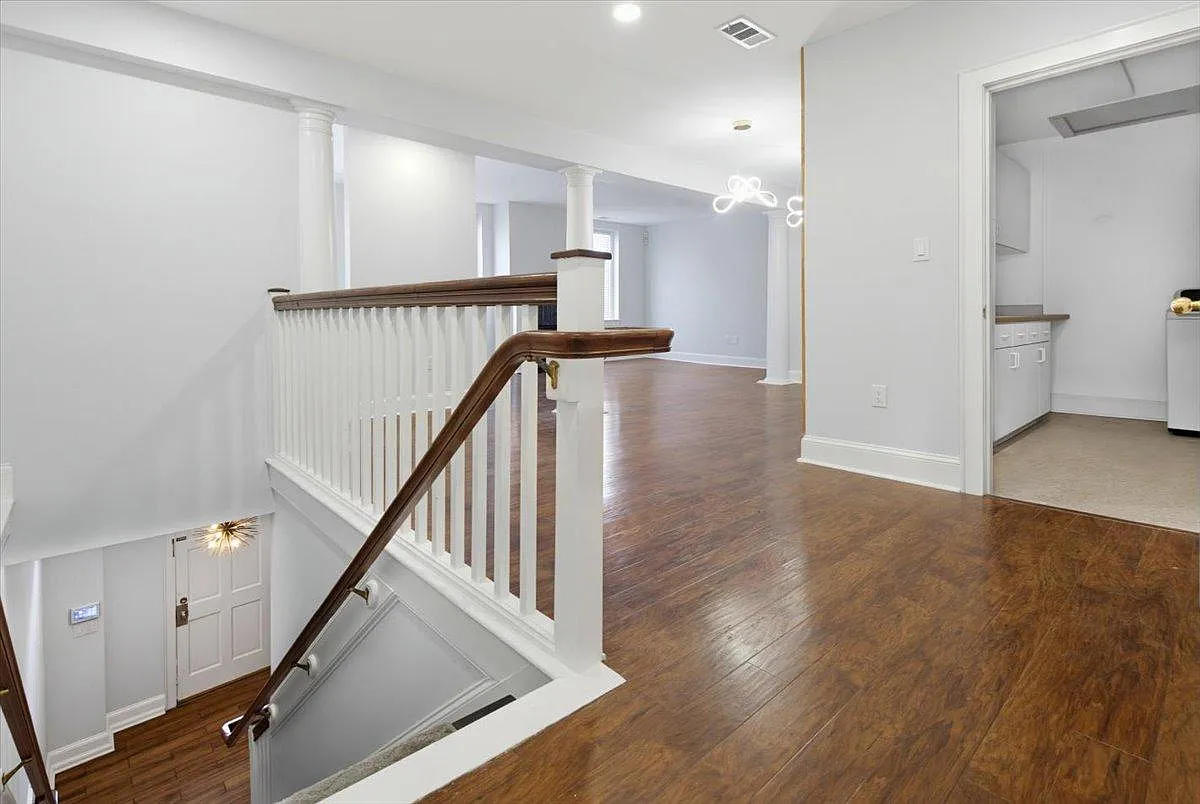 123 Anderson St - 123-B Anderson Street- Downtown Modern Apartment — Photo 2