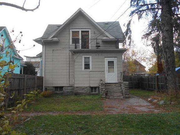 2nd image of 92 King St E