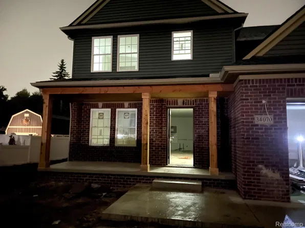 34070 Edna St, Farmington Hills, MI 48335