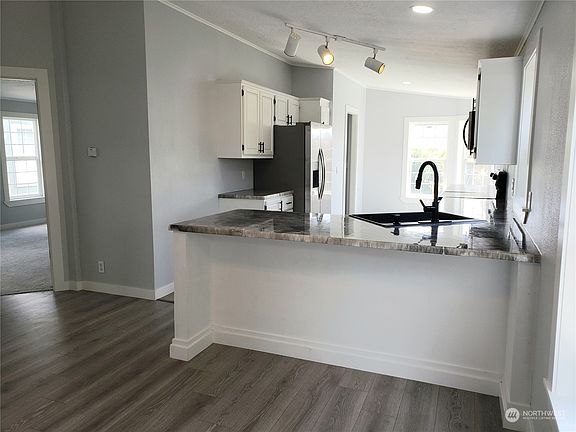 5th image of 2064 Douglas Fir Drive # 71