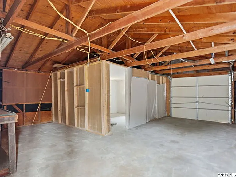 466 Sandalwood Ln — Photo 26