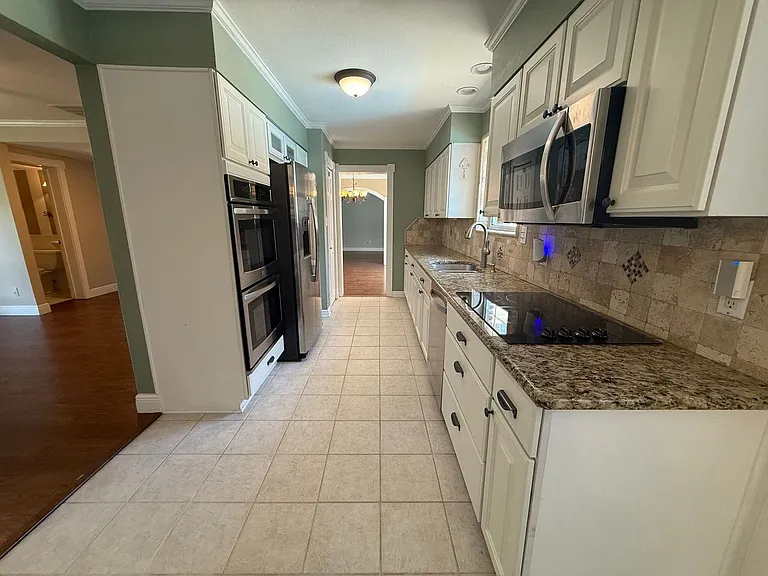 905 Poinciana Dr — Photo 9