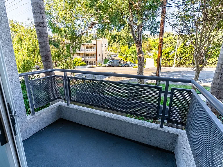 16070 Sunset Blvd — Photo 26