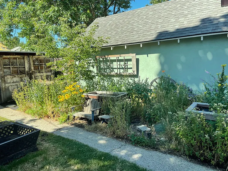 2411 W Woodlawn Ave — Photo 29