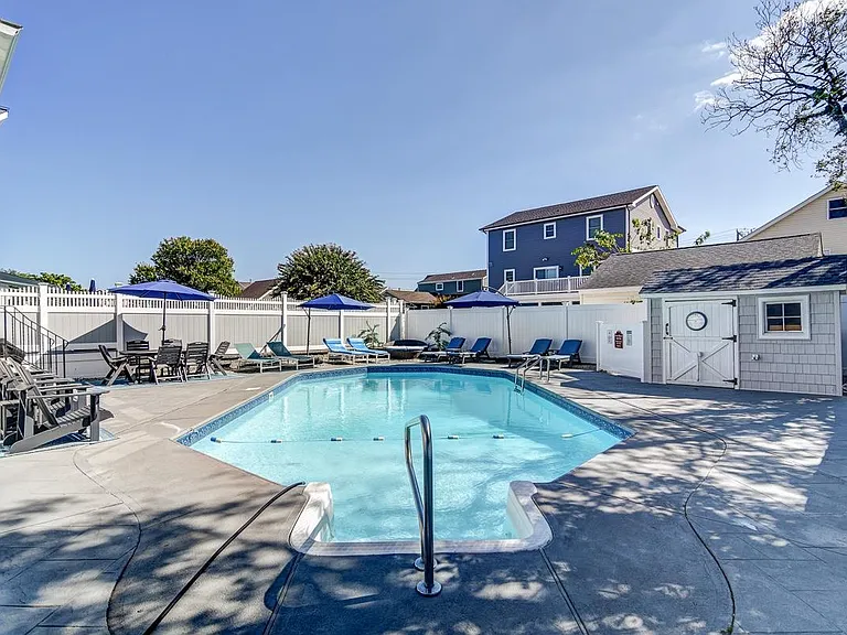 208 New York Ave — Photo 8
