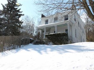 197 Wall St, Huntington, NY 11743
