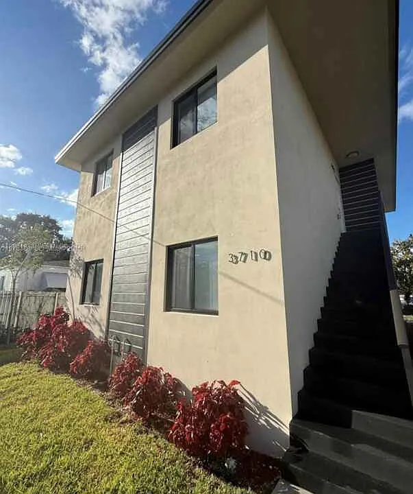 3710 NW 13th Pl