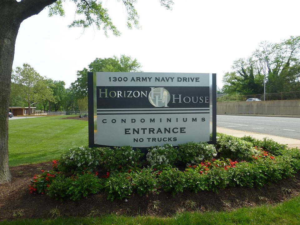 1st image of 1300 Army Navy Dr APT 1022