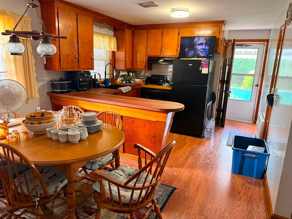 2 bed, 936 sqft, $3,400 — Photo 3