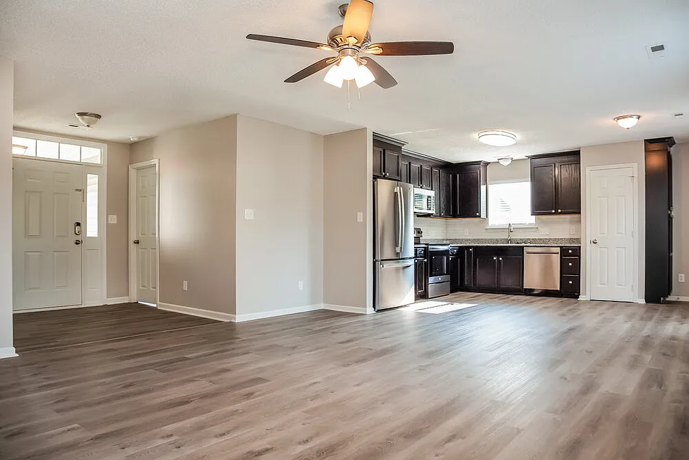 3 bed, 2.0 bath, 1410 sqft, $1,830 — Photo 4