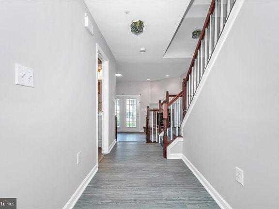 5th image of 1261 Lindsay Ln