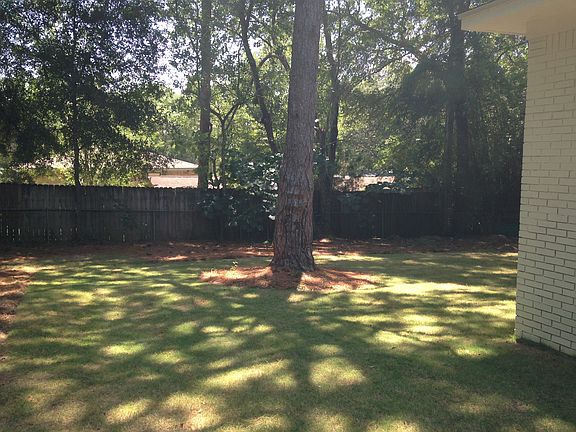 Private landscaped yard