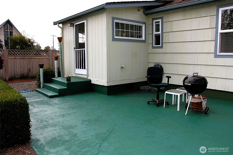 2nd image of 6439 S Clement Avenue