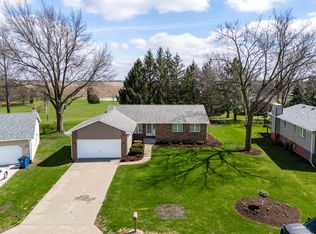 309 E Brownlie Ln, Long Grove, IA 52756