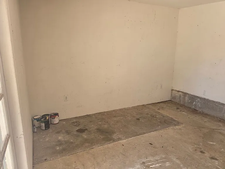 560 Landis Cir — Photo 16