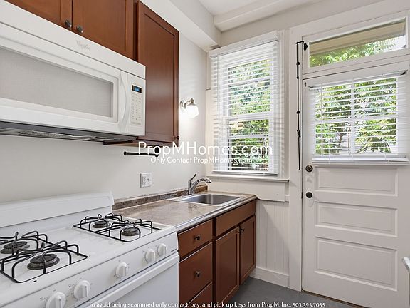 4th image of 2835 SE Yamhill St APT 2