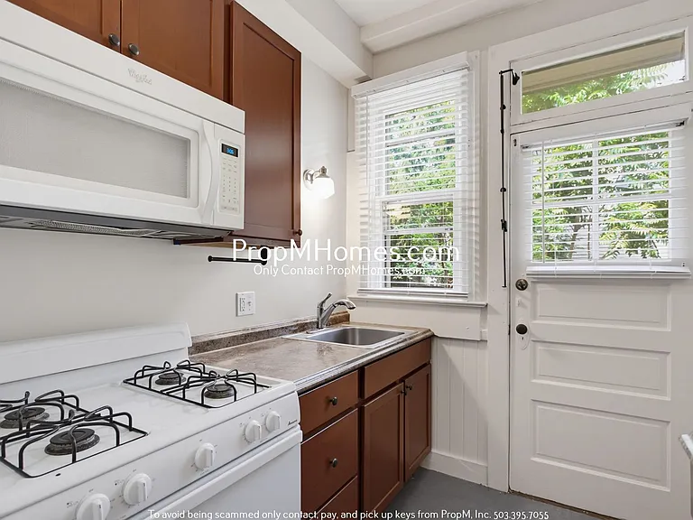 2835 SE Yamhill Street — Photo 4