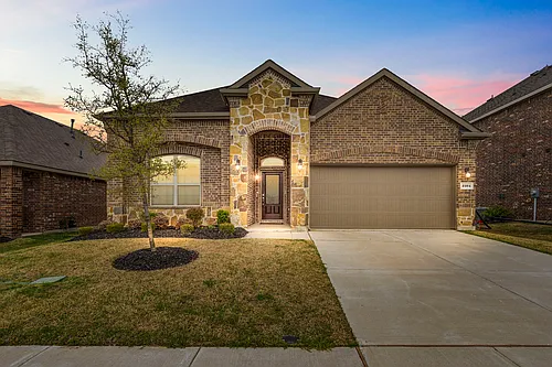 2104 Lake Cliff Dr Photo 1