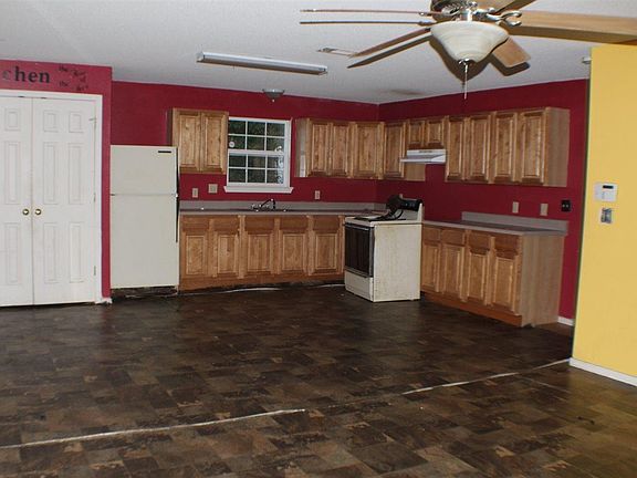 3rd image of 7 Larkfield Cir