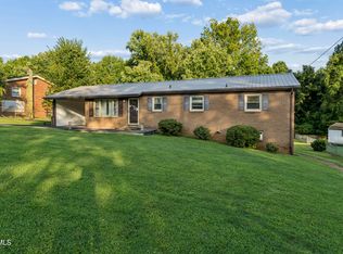 707 Hill Top Dr, Johnson City, TN 37604