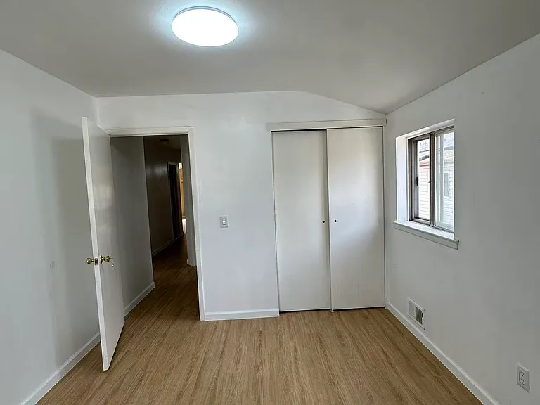 379 Brookfield Ave #2 — Photo 9