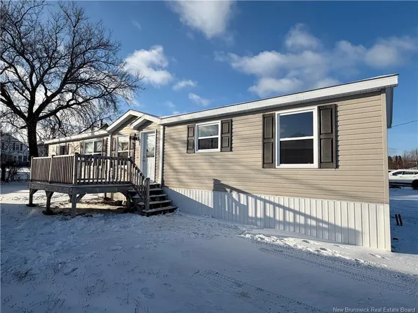 525 Kent Ave, Bathurst, NB E2A 2T2