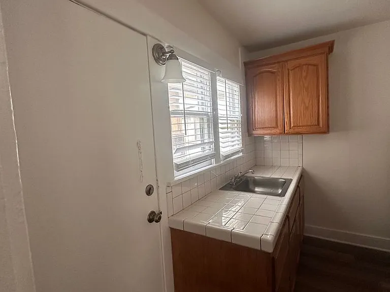 435 Rose Ave — Photo 4