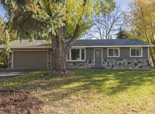 1295 Parkview Dr, Chaska, MN 55318