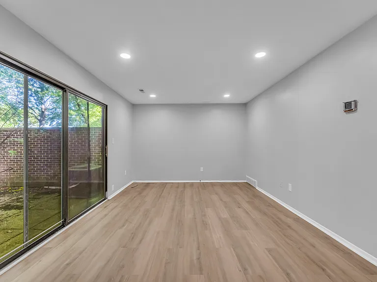 518 Turnberry Ln — Photo 14
