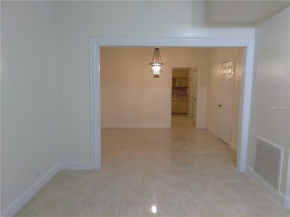 5th image of 309 E Cherry St
