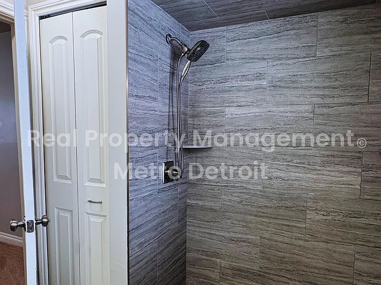 36247 Hathaway St — Photo 11