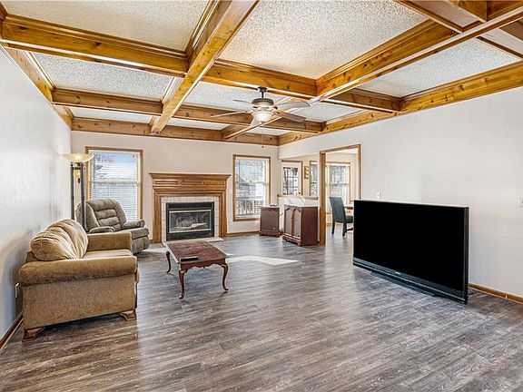 5th image of 909 Cambridge Cir