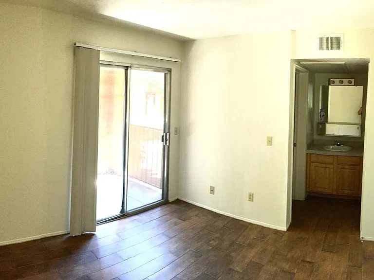 1810 E Blacklidge Dr #307 — Photo 10
