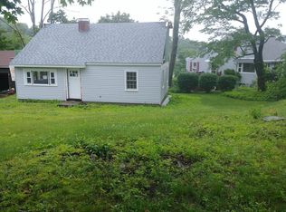 19 Meadow Ln, Worcester, MA 01602