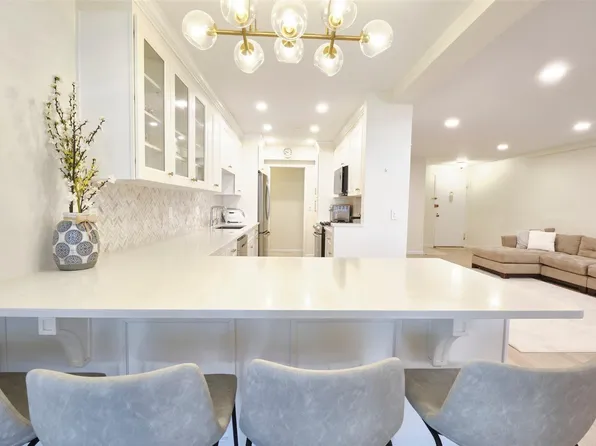 1 Overlook Avenue #2E, Great Neck, NY 11021