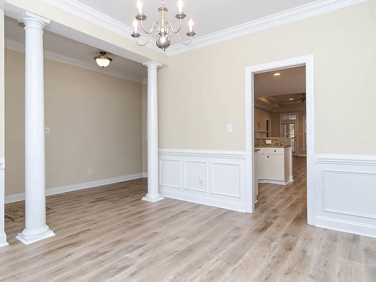 5040 Whitner Dr — Photo 10