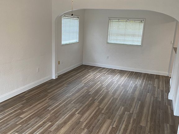 2nd image of 825 Wessex Pl