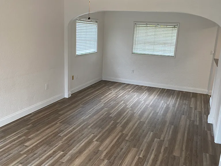825 Wessex Pl — Photo 2