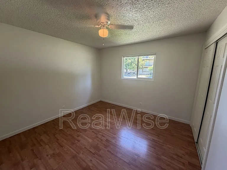 716 SE 9th St — Photo 13