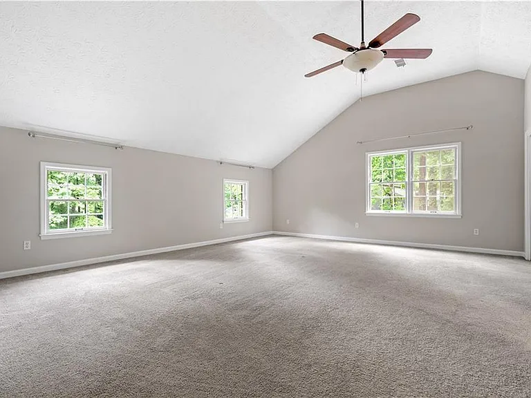4752 Forest Glen Ct NE — Photo 17