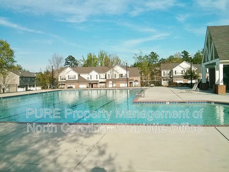 2910 Bridgeville Ln — Photo 11