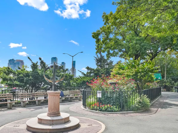 45 Sutton Place South image 34 of 35