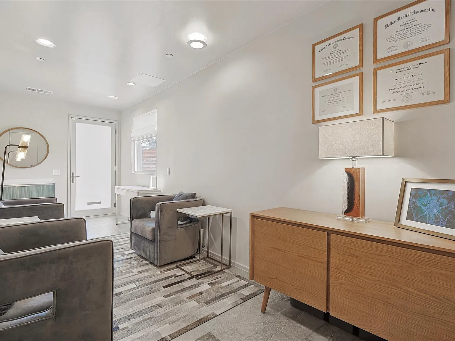 2 bed, 2.5 bath, 1920 sqft, $3,700 — Photo 2