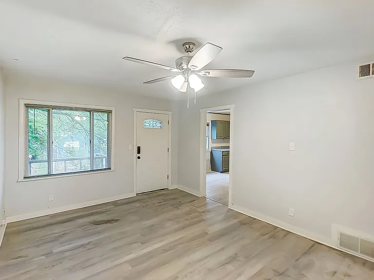 314 Sheridan Ave — Photo 5