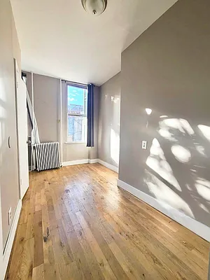 Rented by Delmark Realty LLC | media 15