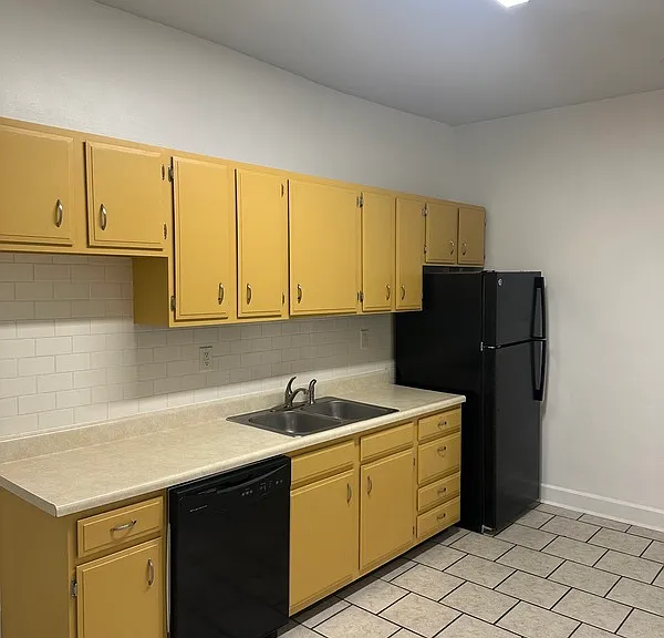 902 State St #B — Photo 3