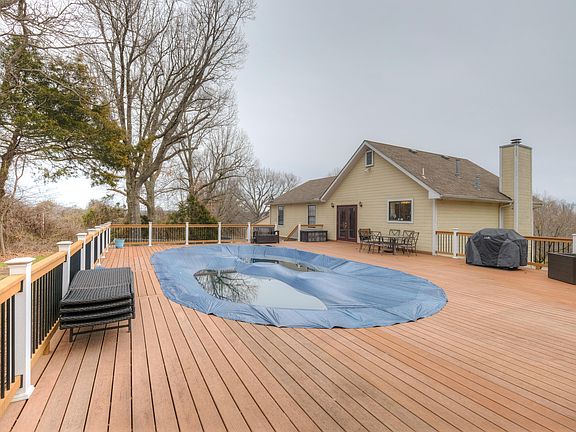 4th image of 608 Willow Ln