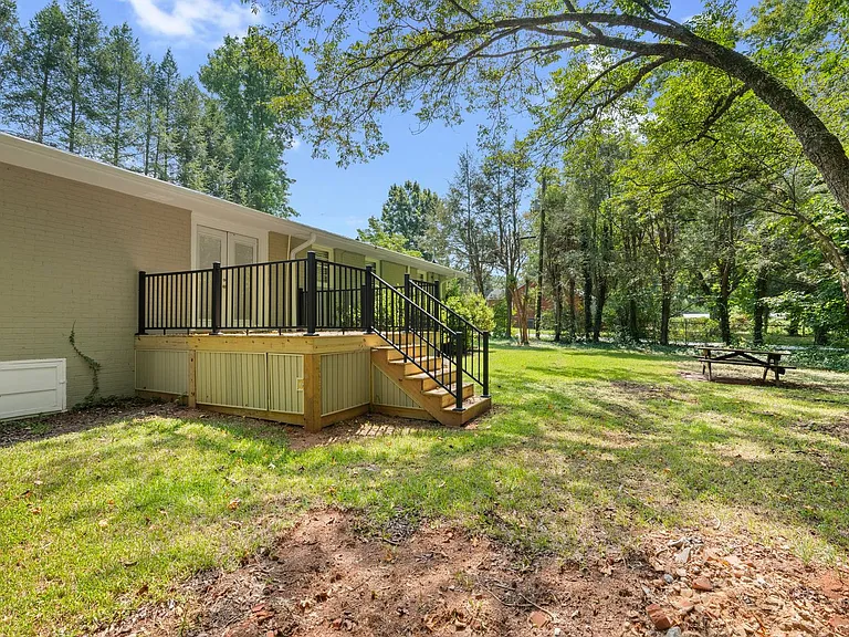 5501 Old Buncombe Rd — Photo 28