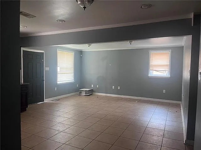 4 bed, 2.0 bath, 1400 sqft, $2,000 — Photo 3